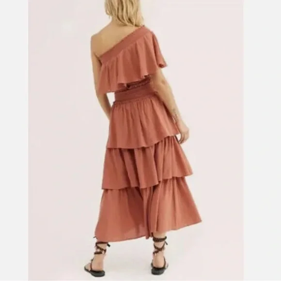 New Off-Shoulder Ruffled Two-Piece Set in Rust - Picture 2 of 3